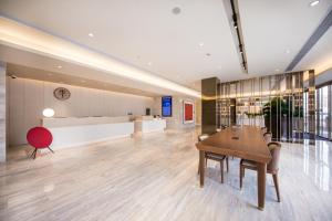 Gallery image of Ji Hotel Shanghai The Bund Jinling East Road in Shanghai +27 photos