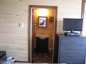 Μια τηλεόραση ή/και κέντρο ψυχαγωγίας στο Motel du Haut Phare +28 φωτογραφίες