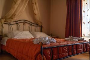 Postel nebo postele na pokoji v ubytování Evilion Traditional Inn