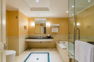 ห้องน้ำของ S&N Hotel Jiujiang