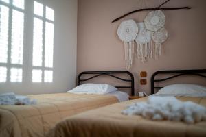 Postel nebo postele na pokoji v ubytování Evilion Traditional Inn