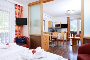 Köök või kööginurk majutusasutuses LACUS Hotel am See