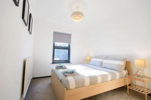 a bedroom with a bed and a window at The Imp’s Pad - Off Steep Hill - Private Parking in Lincolnshire