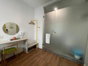 Koupelna v ubytování Vrest Hotel + 32 fotografií