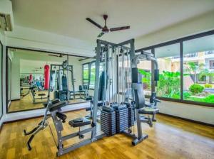 un gimnasio con varias máquinas de correr y una gran ventana en 03-JenVin Luxury Homes - Garden view 2bed Apartment North Goa en Old Goa