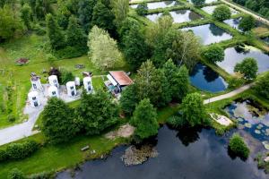 an aerial view of a house next to a lake at slube 25 Teiche Rottstock in Rottstock