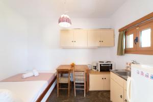 Kuchyň nebo kuchyňský kout v ubytování Kounenos Apartments