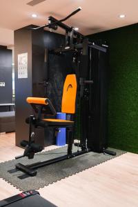 Hub Hotel - Songshan Airport Branchにあるフィットネスセンターまたはフィットネス設備