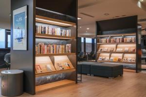 ホテルにある図書室