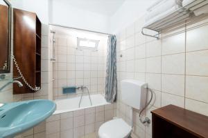 Koupelna v ubytování Kounenos Apartments