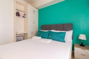 Ένα ή περισσότερα κρεβάτια σε δωμάτιο στο Functional 1-br Space in Amaia with Fast Internet