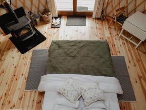 an overhead view of a bed in a room at Łąka Gwiazd Jurty Czapla in Wałcz