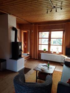 a living room with a stove and a table at Laras Ferienhaus in Worpswede