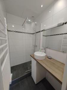 a white bathroom with a sink and a mirror at Belle maison indépendante 4 pers avec terrasse in Rueil-Malmaison