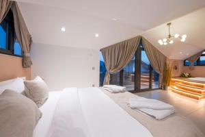 Galeriebild der Unterkunft Luxury and Special Design Villa in Hisarönü Center -Villa Bling Premium in Fethiye
