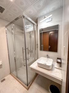 Ванная комната в Linh Trang Hạ Long Hotel