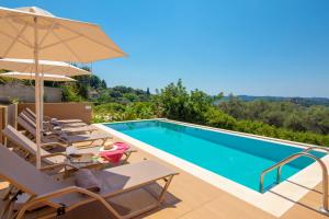 Bazén v ubytování Sunset House nebo v jeho okolí