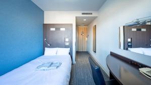 سرير أو أسرّة في غرفة في EN HOTEL Ise