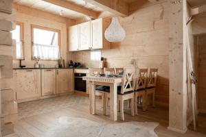 Kuchyňa alebo kuchynka v ubytovaní Osada Roztoki - Luxury Chalets