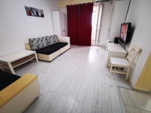 Gallery image of White Apartment in Dudu