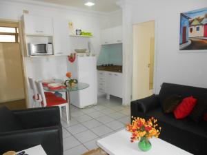 Una cocina o zona de cocina en Boa Viagem Beach Flat apt 304