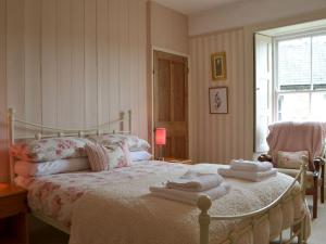 a bedroom with a bed with towels on it at Gilmore House in Alston