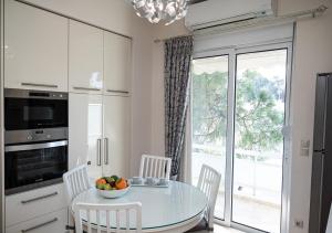 A kitchen or kitchenette at Saint Francis Apartment