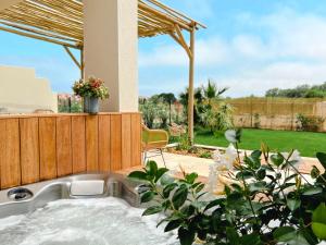 Сад в Relais et Châteaux Thalasso & Spa Ile de la Lagune