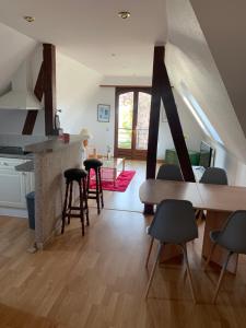 a kitchen and living room with a table and chairs at GITE CENTRE ALSACE in Barr