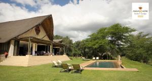 Πισίνα στο ή κοντά στο Amakhosi Safari Lodge & Spa