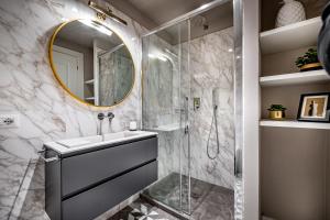 A bathroom at Hs4U Ricasoli Luxury apartment near Duomo N.2 Még 37 kép