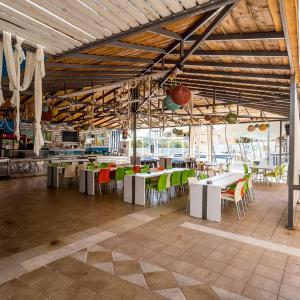 Restaurace v ubytování Perkes Hotel Complex