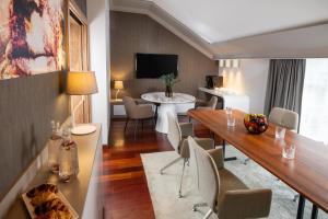 TV a/nebo společenská místnost v ubytování Leonardo Boutique Hotel Krakow City Center