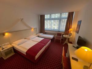 Katil atau katil-katil dalam bilik di Hotel Chateau Kurfürstendamm