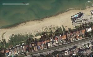 an overhead view of a beach with houses and the ocean at Elios in Alcamo