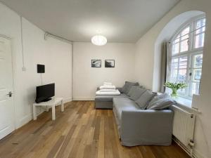 a living room with a couch and a tv at Westminster Apartment near River Thames in London