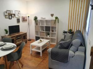 Televízia a/alebo spoločenská miestnosť v ubytovaní Minichalet Jacaranda