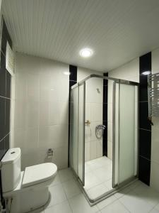 Koupelna v ubytování OTEL KING + 15 fotografií