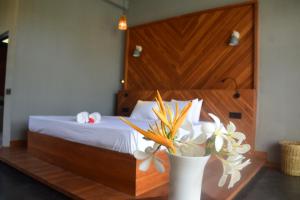 Postel nebo postele na pokoji v ubytování Mango Tree Villa Bentota