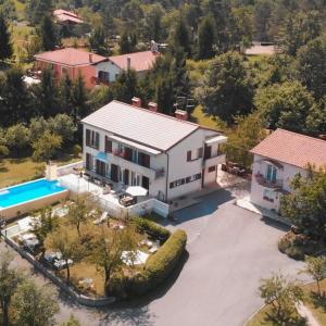 an aerial view of a house with a swimming pool at Guest House Surina in Rupa