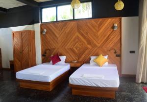 Postel nebo postele na pokoji v ubytování Mango Tree Villa Bentota + 37 fotografií