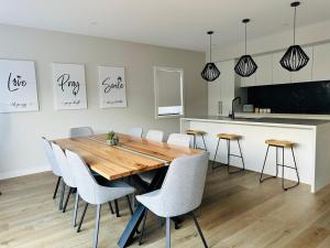a kitchen and dining room with a wooden table and chairs at Grantville’s Grand Getaway in Grantville
