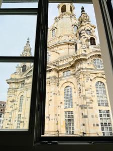 a view of a large building from a window at Modernes Apartment mit Blick zur Frauenkirche in Dresden