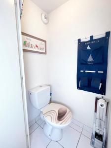 Kúpeľňa v ubytovaní Duplex Loft with Terrace, Superb view of Port Guillaume, 7 minutes from the beach