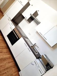 a kitchen counter with a stove and a sink at Ferienwohnung Rio in Schneeberg