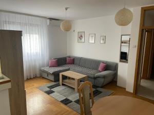 Apartman Lola