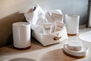 Set per la preparazione di tè e caffè presso Clounys Hotel
