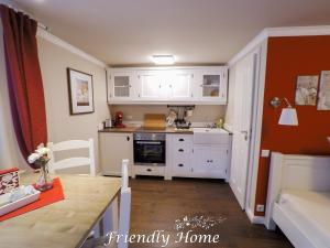 Kuchyň nebo kuchyňský kout v ubytování Friendly Home - Doppelappartement "Vitality" Koeln Bonn Phantasialand