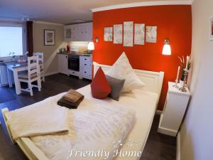 Postel nebo postele na pokoji v ubytování Friendly Home - Doppelappartement "Vitality" Koeln Bonn Phantasialand