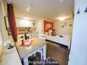 Kuchyň nebo kuchyňský kout v ubytování Friendly Home - Doppelappartement "Vitality" Koeln Bonn Phantasialand